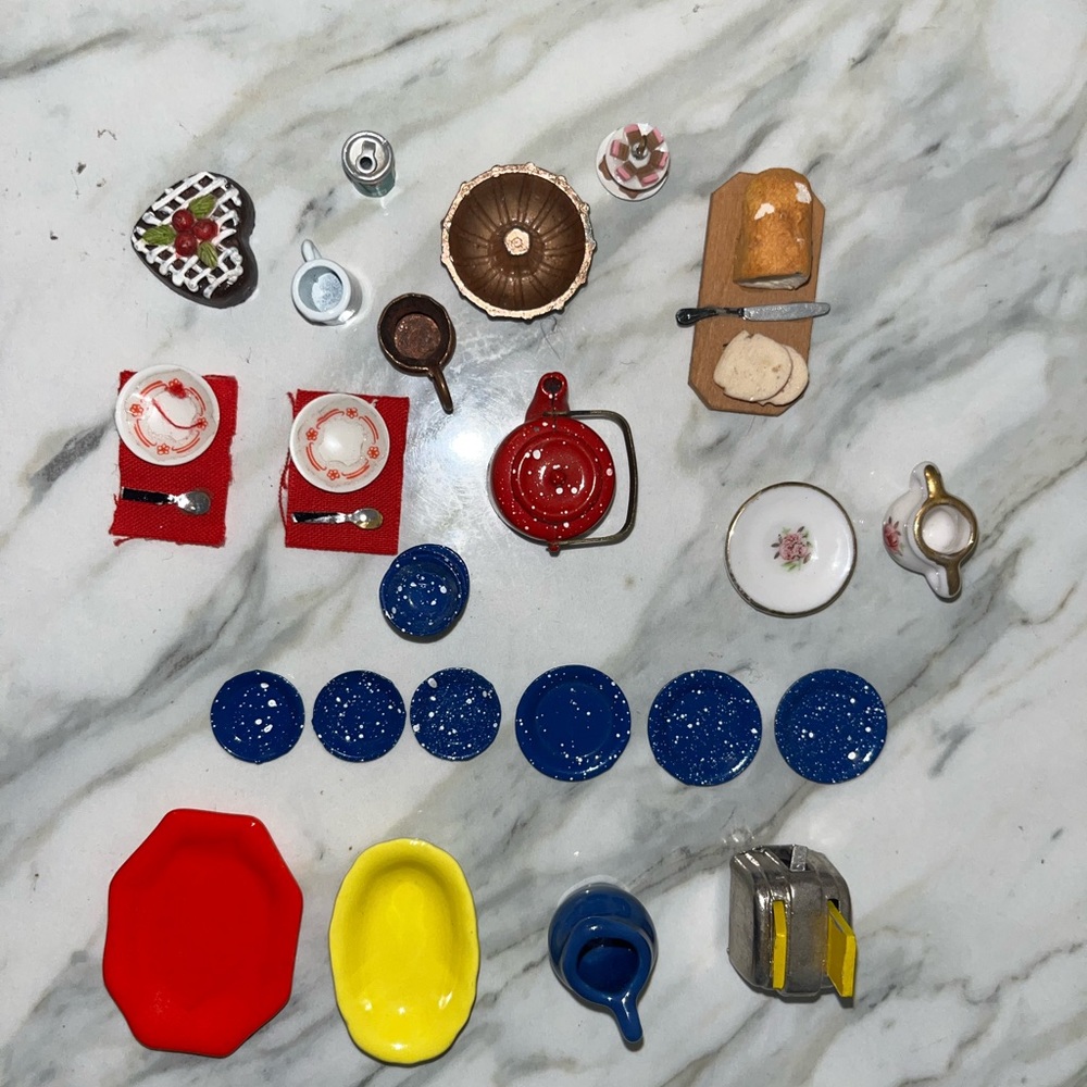Vintage Dollhouse Kitchen Items